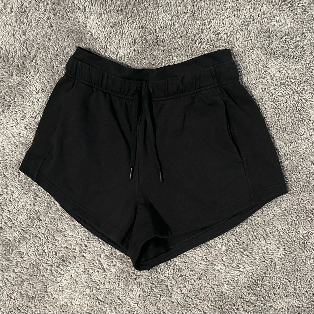 lululemon inner glow shorts size 4